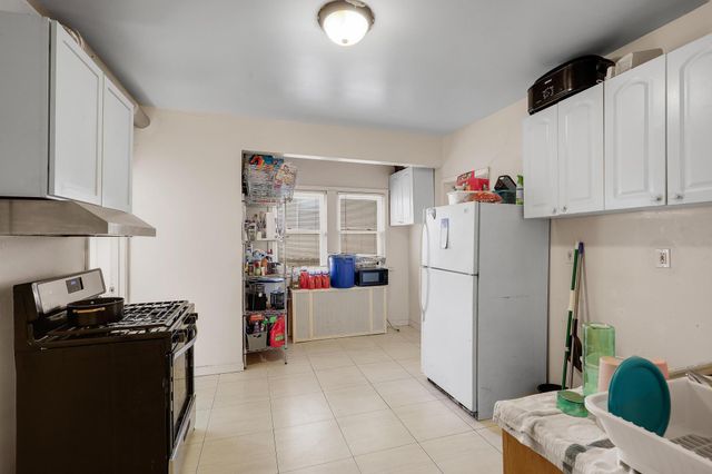 918 Queen Avenue N, Minneapolis, MN 55411