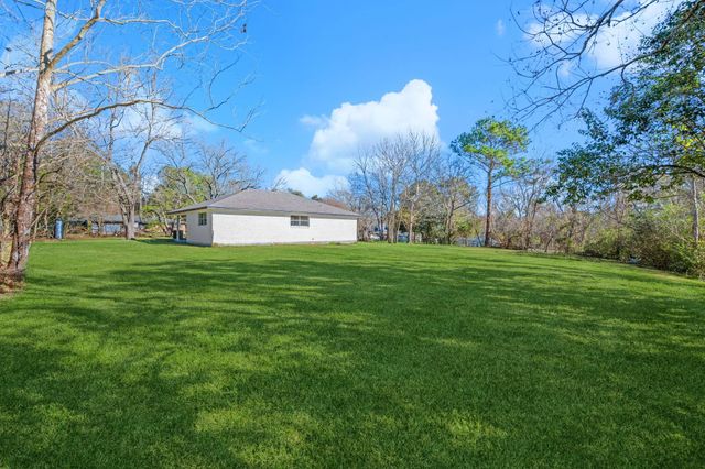 29 County Road 4011, Dayton, TX 77535