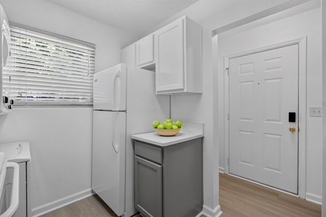 809 Andrea Lane, Hanahan, SC 29410