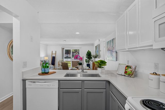 809 Andrea Lane, Hanahan, SC 29410