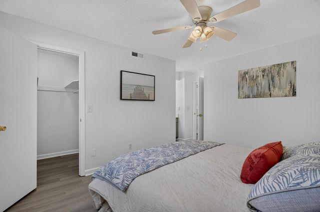 809 Andrea Lane, Hanahan, SC 29410