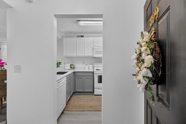 809 Andrea Lane, Hanahan, SC 29410