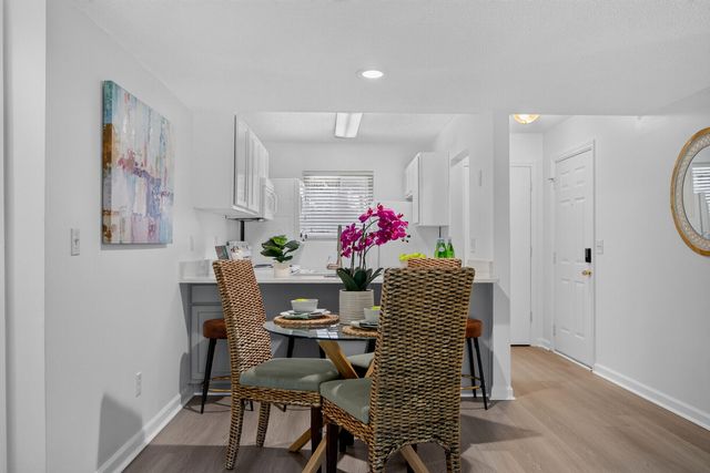 809 Andrea Lane, Hanahan, SC 29410