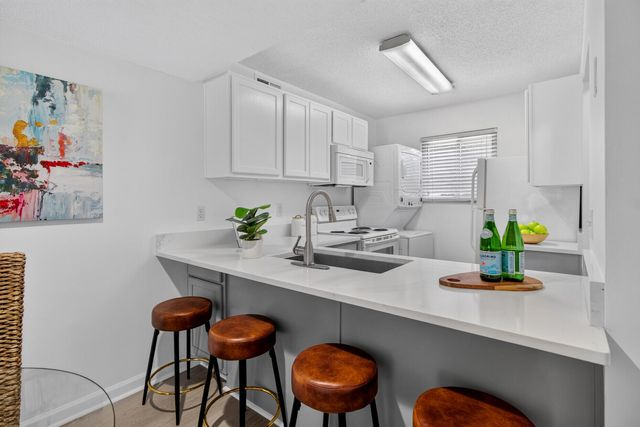 809 Andrea Lane, Hanahan, SC 29410