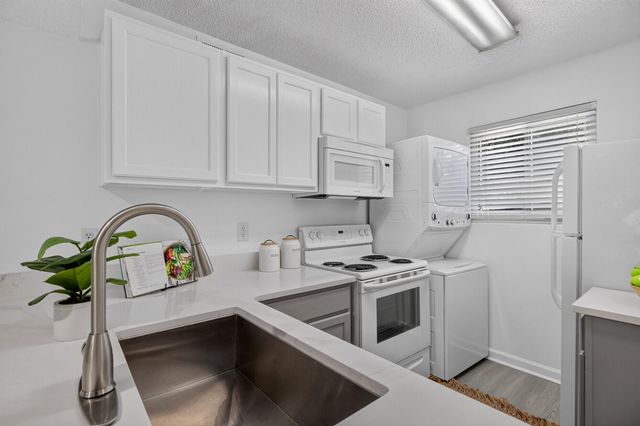 809 Andrea Lane, Hanahan, SC 29410