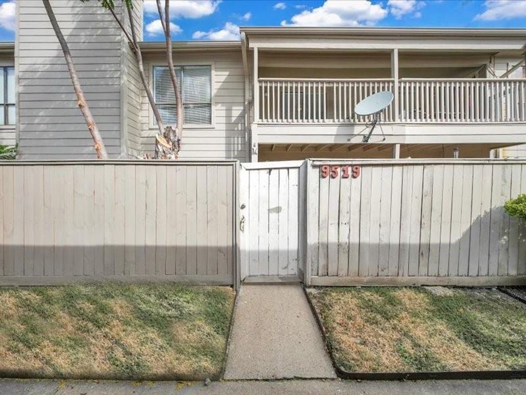 9519 Pagewood Ln 9519, Houston, TX 77063
