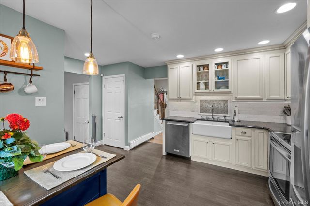 17 Garfield Place, East Northport, NY 11731