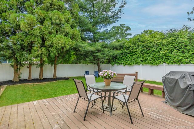 17 Garfield Place, East Northport, NY 11731