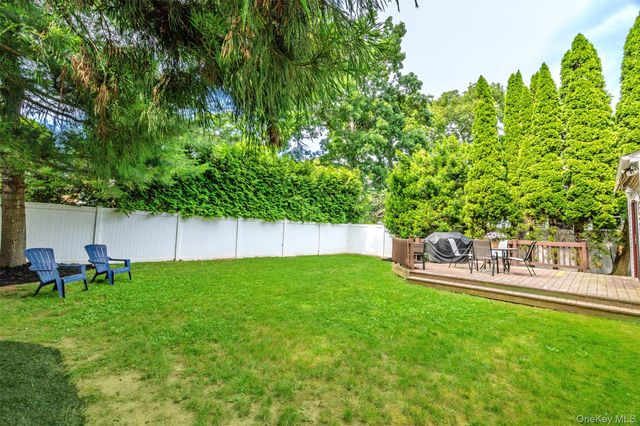 17 Garfield Place, East Northport, NY 11731