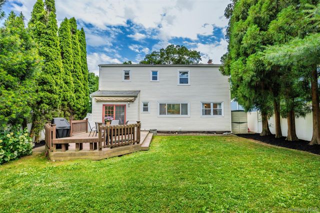 17 Garfield Place, East Northport, NY 11731