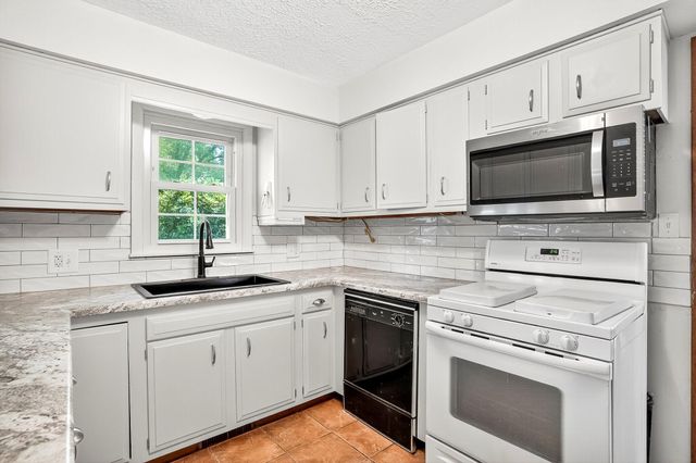 404 S Patricia Avenue, Nixa, MO 65714