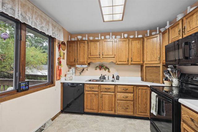 371 N Hickory Boulevard, Pleasant Hill, IA 50327