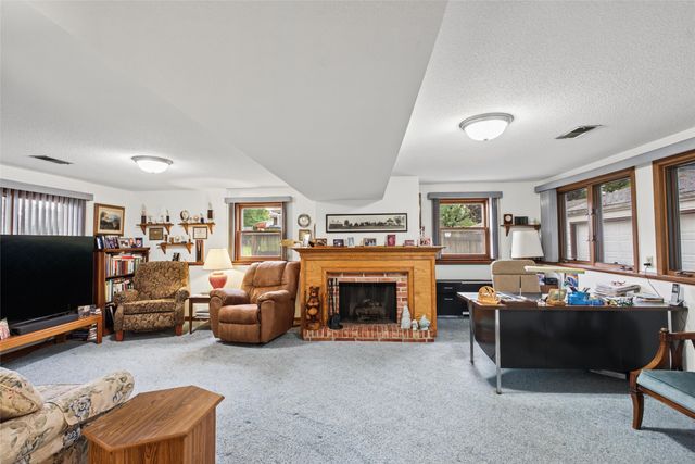 371 N Hickory Boulevard, Pleasant Hill, IA 50327