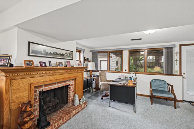 371 N Hickory Boulevard, Pleasant Hill, IA 50327