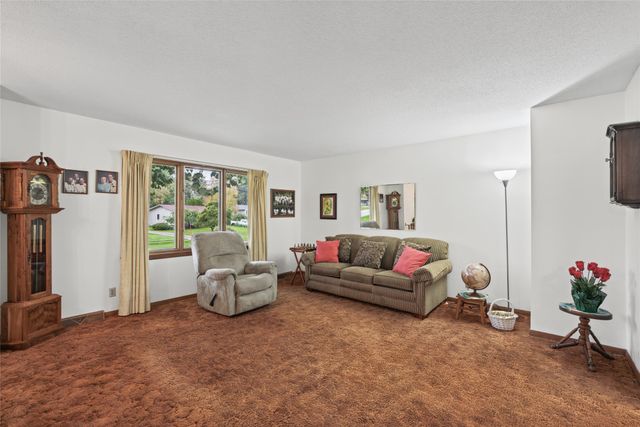 371 N Hickory Boulevard, Pleasant Hill, IA 50327