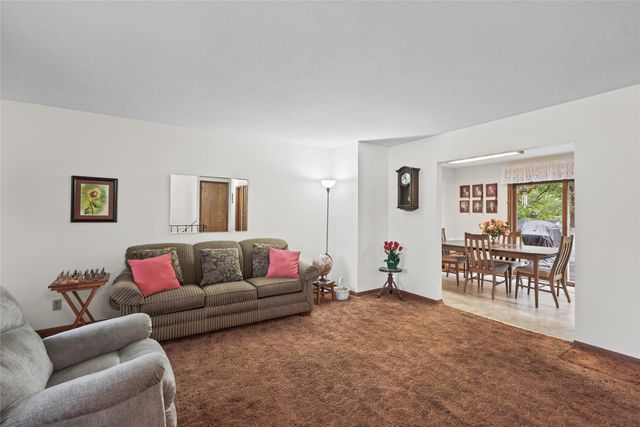 371 N Hickory Boulevard, Pleasant Hill, IA 50327