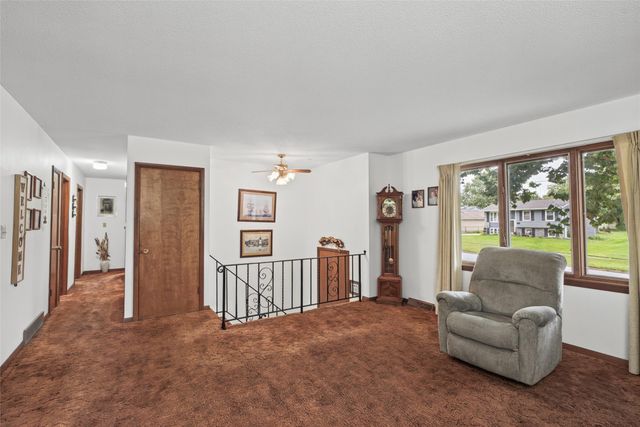 371 N Hickory Boulevard, Pleasant Hill, IA 50327