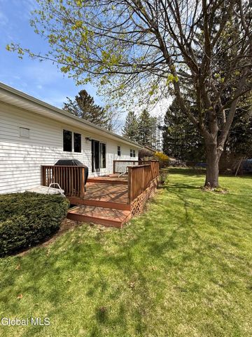 17 Plaid Place, Clifton Park, NY 12065