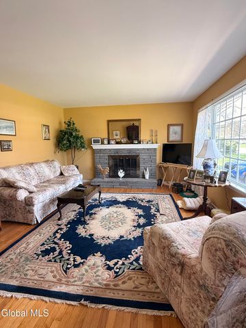 17 Plaid Place, Clifton Park, NY 12065