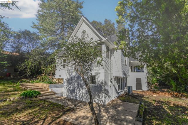 40 Upper Sunset Dr, Sonora, CA 95370