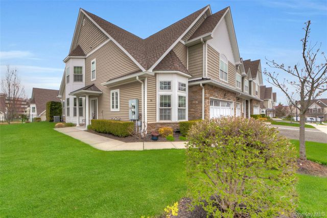 35 Wolfe Circle, West Nyack, NY 10994