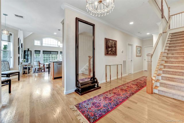 35 Wolfe Circle, West Nyack, NY 10994