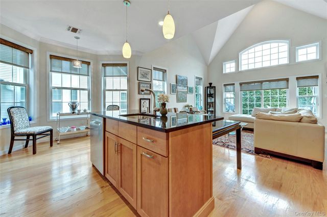 35 Wolfe Circle, West Nyack, NY 10994