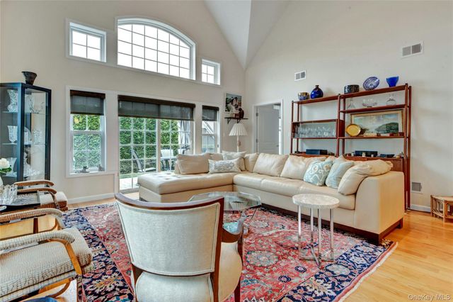 35 Wolfe Circle, West Nyack, NY 10994