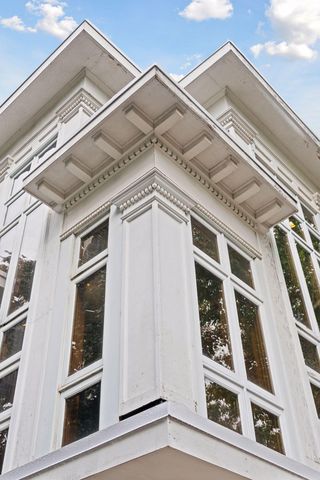 1820 Colfax Avenue S, Minneapolis, MN 55403