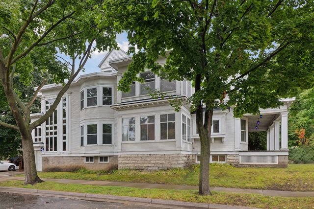 1820 Colfax Avenue S, Minneapolis, MN 55403