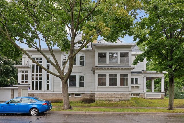 1820 Colfax Avenue S, Minneapolis, MN 55403