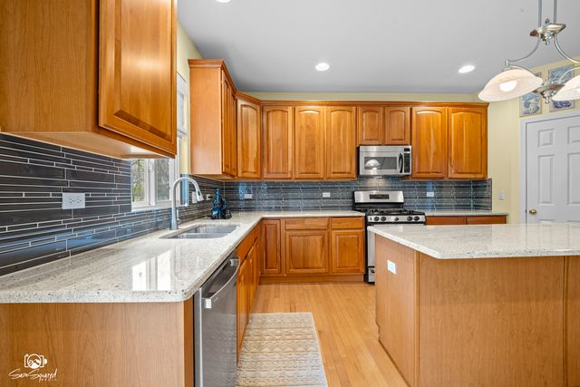 1 Firethorn Court, Bolingbrook, IL 60490