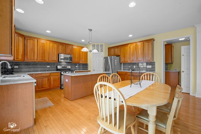 1 Firethorn Court, Bolingbrook, IL 60490