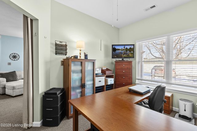 9502 Magnolia Ridge Dr 101, Louisville, KY 40291