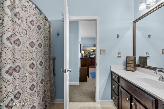 9502 Magnolia Ridge Dr 101, Louisville, KY 40291