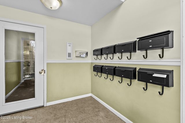 9502 Magnolia Ridge Dr 101, Louisville, KY 40291