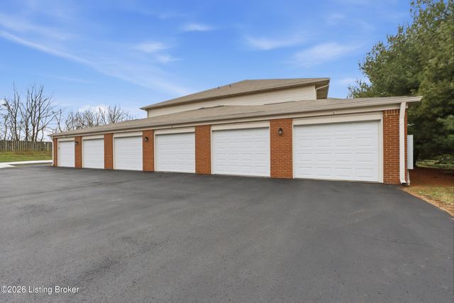 9502 Magnolia Ridge Dr 101, Louisville, KY 40291