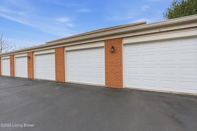 9502 Magnolia Ridge Dr 101, Louisville, KY 40291