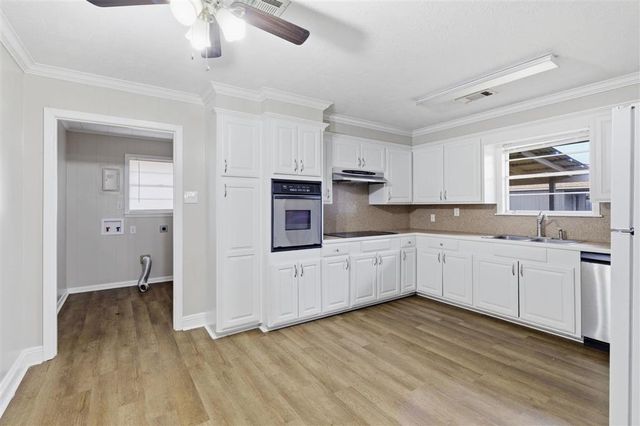 111 Lauren Lane, Sulphur, LA 70663