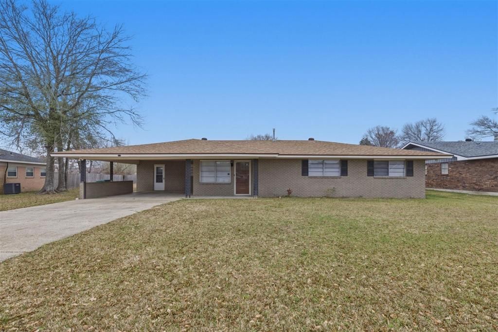 111 Lauren Lane, Sulphur, LA 70663