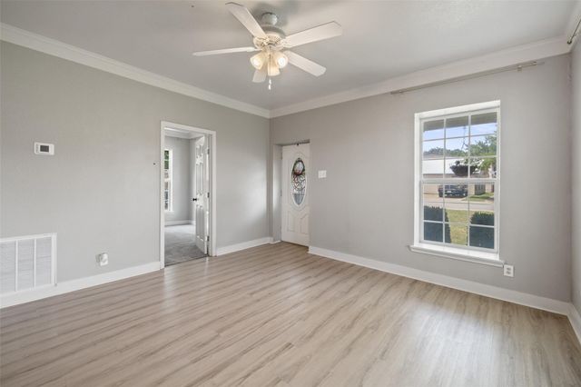 202 Brewster Ave, Florence, TX 76527