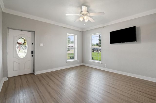 202 Brewster Ave, Florence, TX 76527