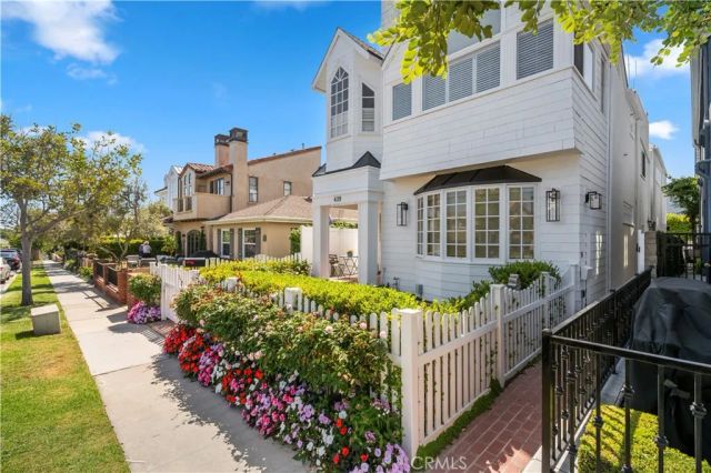 439 Carnation Avenue, Corona Del Mar, CA 92625