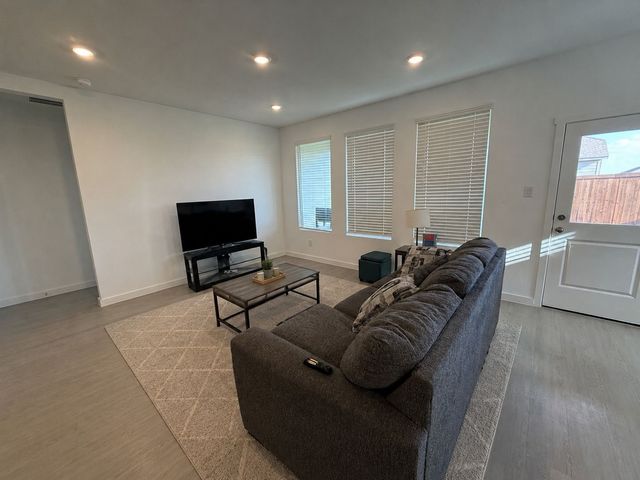 14184 hammersmith Street, Pilot Point, TX 76258