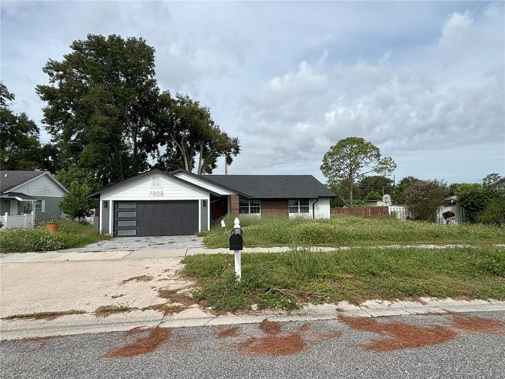 Image 1 of property listing at 7808 CLUBHOUSE ESTATES DRIVE, Orlando, FL 32819