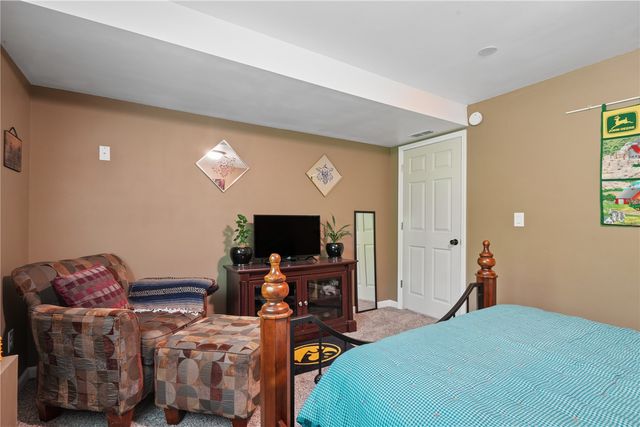 2805 38th Avenue SW, Cedar Rapids, IA 52404