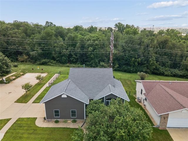 2805 38th Avenue SW, Cedar Rapids, IA 52404