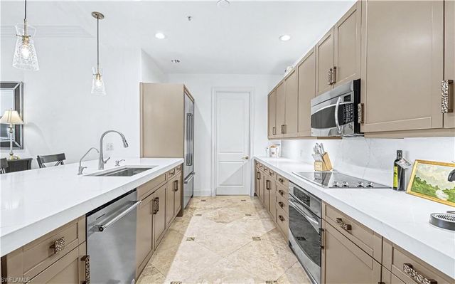 780 5th AVE S 203, Naples, FL 34102