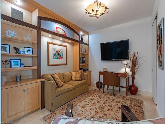 780 5th AVE S 203, Naples, FL 34102