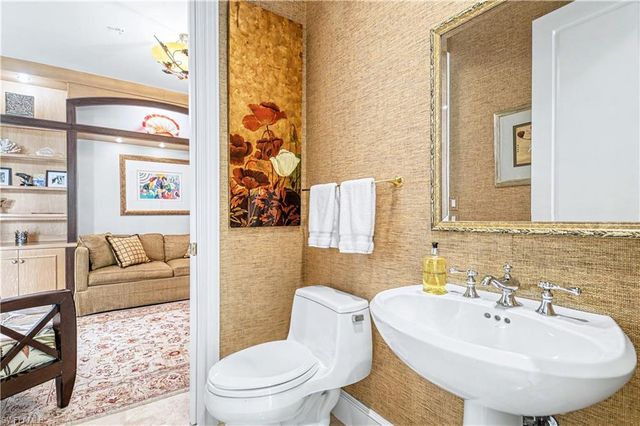780 5th AVE S 203, Naples, FL 34102